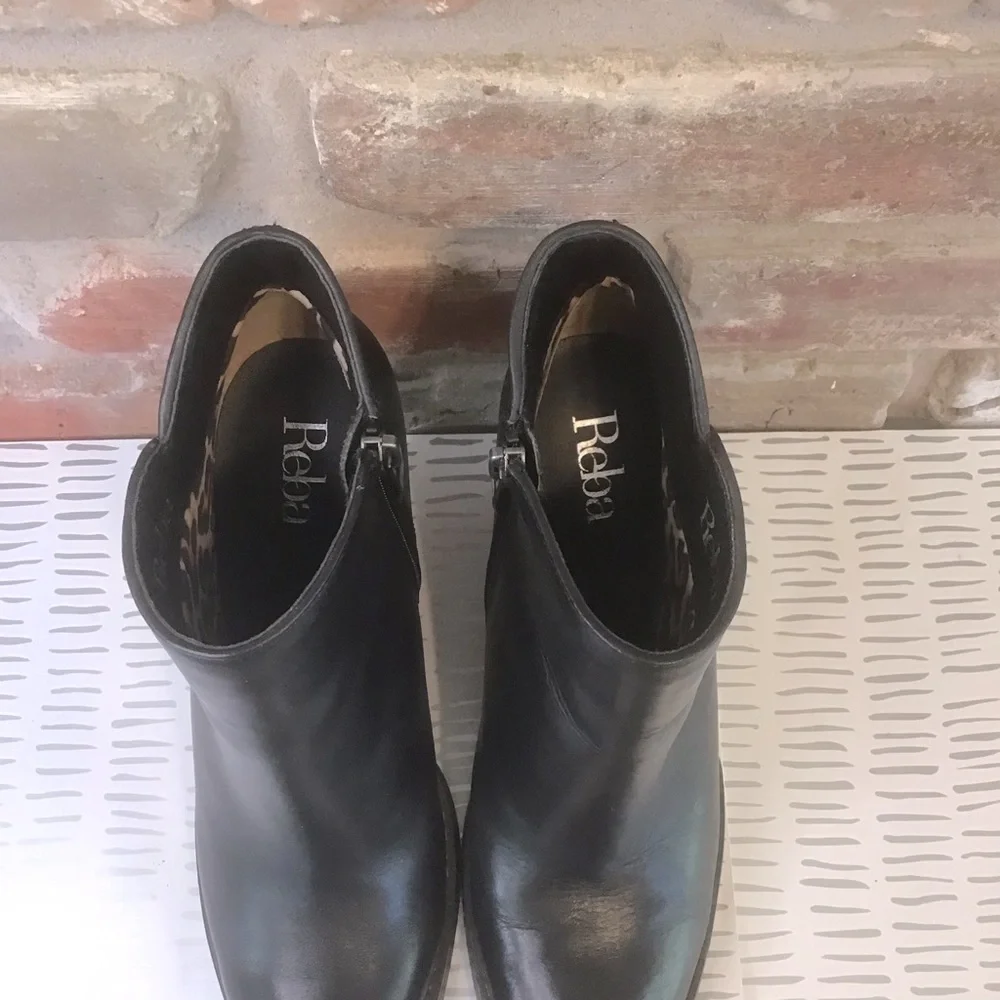 REBA Women’s ENTERTAIN Black Leather Wedge Ankle Boots 8.5